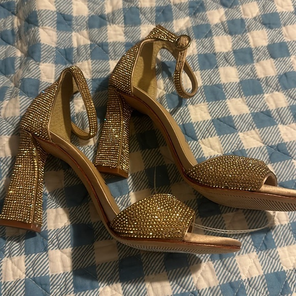 Antonio Melani
Blaire Rhinestone Embellished Hotfix Dress Sandals Dusk Sand - Picture 3 of 12